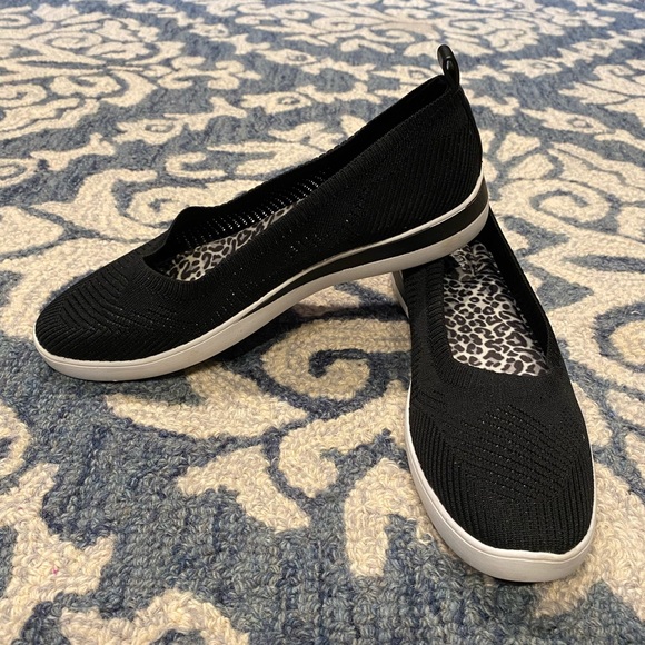 Aubrey Lynn women’s black slip on sneakers in size 10 - Picture 3 of 4